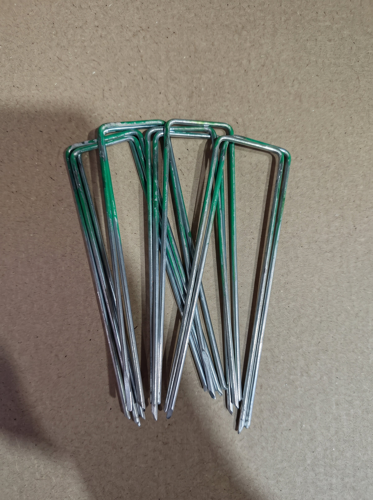Fake Grass Turf Pins Green 1-1/2" x 6" $9.5/50pcs/bundle sell by bundles - Home Idol Vancouver Richmond Surrey