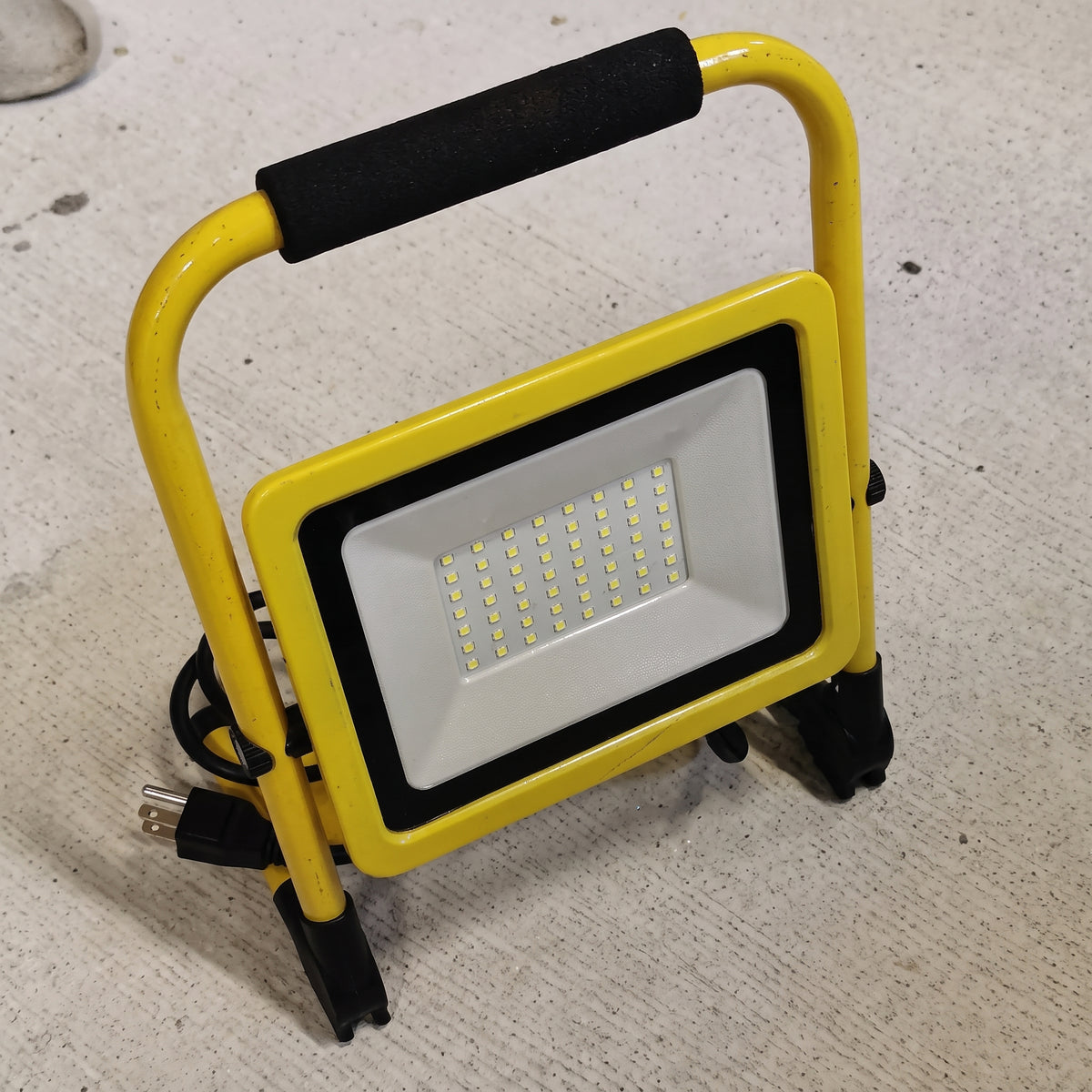 AST7380 led work light 120v-60hz 50w 4500lm 6500k $39.5/PC 10PCs+ $34.99/PC *On Sale Don't Miss the Boat**